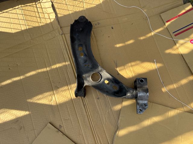 bontott VW PASSAT B7 Bal első Lengőkar