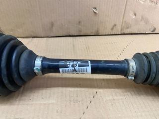 bontott VW PASSAT B7 Bal Féltengely