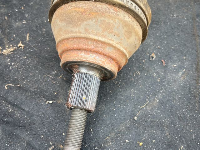 bontott VW PASSAT B7 Bal Féltengely