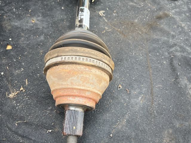 bontott VW PASSAT B7 Bal Féltengely