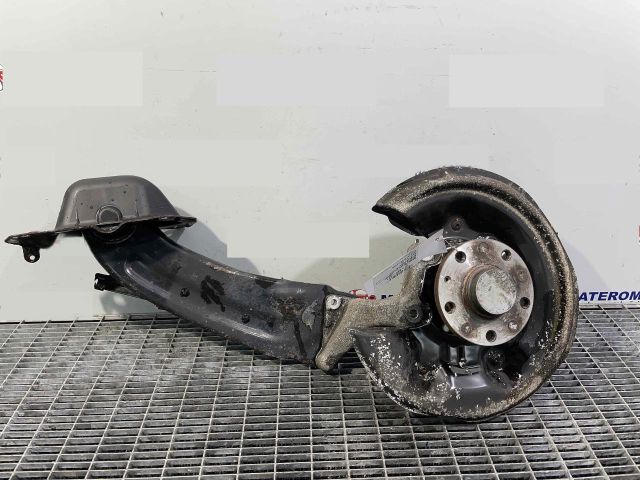 bontott VW PASSAT B7 Bal hátsó Csonkállvány