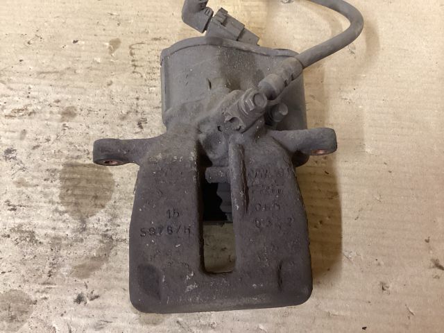 bontott VW PASSAT B7 Bal hátsó Féknyereg Munkahengerrel