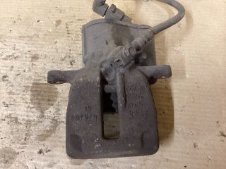 bontott VW PASSAT B7 Bal hátsó Féknyereg Munkahengerrel