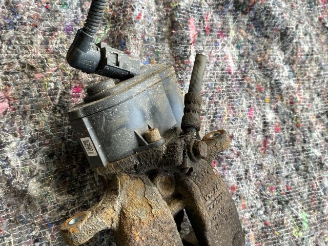 bontott VW PASSAT B7 Bal hátsó Féknyereg Munkahengerrel