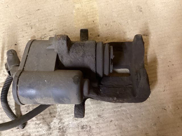 bontott VW PASSAT B7 Bal hátsó Féknyereg Munkahengerrel