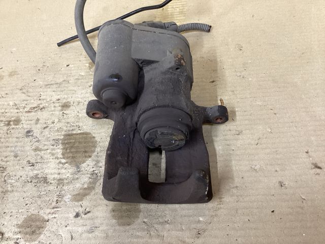 bontott VW PASSAT B7 Bal hátsó Féknyereg Munkahengerrel