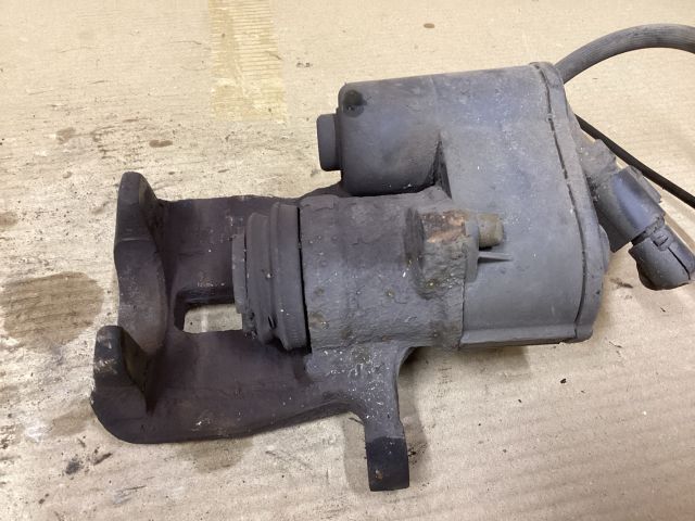 bontott VW PASSAT B7 Bal hátsó Féknyereg Munkahengerrel