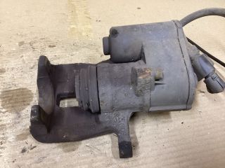 bontott VW PASSAT B7 Bal hátsó Féknyereg Munkahengerrel