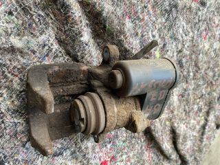 bontott VW PASSAT B7 Bal hátsó Féknyereg Munkahengerrel