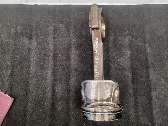 bontott VW PASSAT B7 Dugattyú