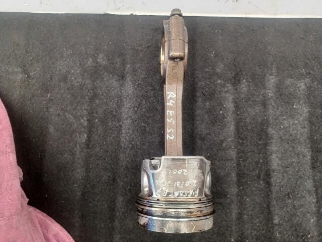 bontott VW PASSAT B7 Dugattyú