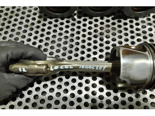 bontott VW PASSAT B7 Dugattyú