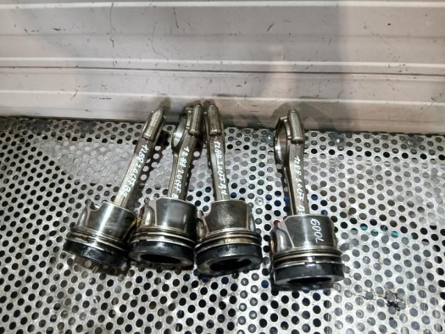 bontott VW PASSAT B7 Dugattyú