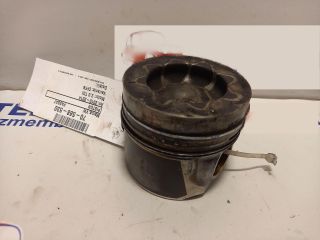 bontott VW PASSAT B7 Dugattyú