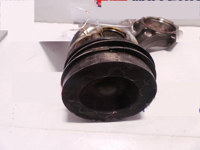 bontott VW PASSAT B7 Dugattyú