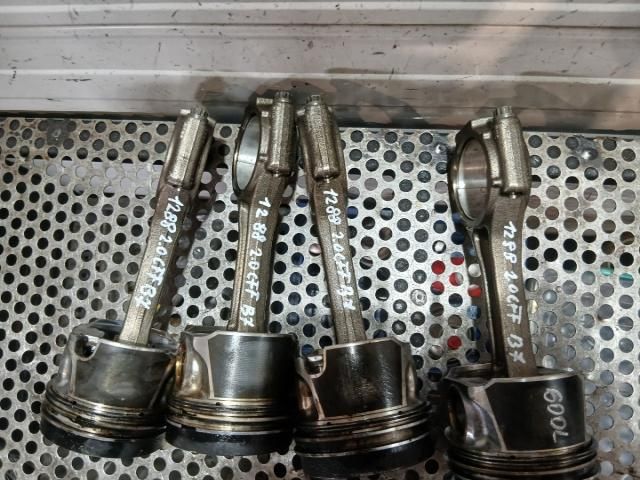 bontott VW PASSAT B7 Dugattyú