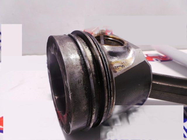 bontott VW PASSAT B7 Dugattyú