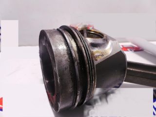 bontott VW PASSAT B7 Dugattyú