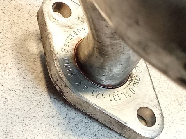 bontott VW PASSAT B7 EGR Hűtő Cső