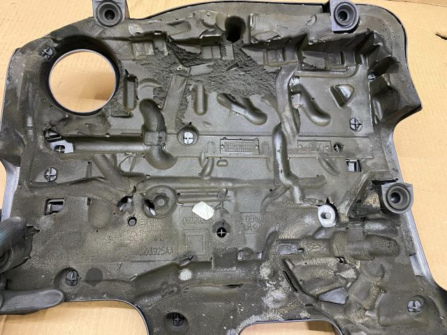 bontott VW PASSAT B7 Felső Motorburkolat