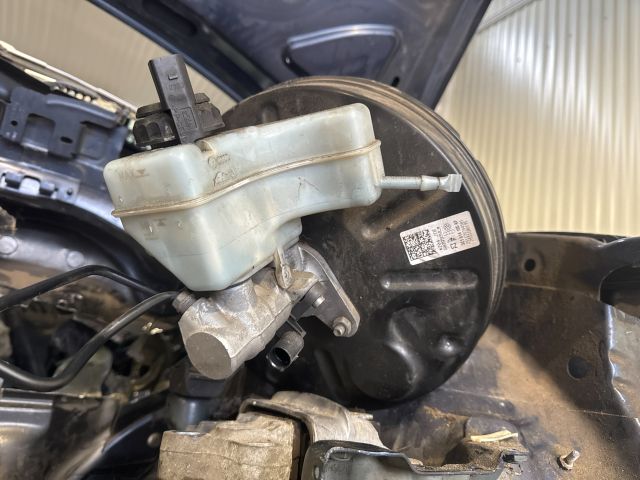 bontott VW PASSAT B7 Főfékhenger