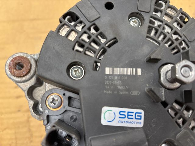 bontott VW PASSAT B7 Generátor