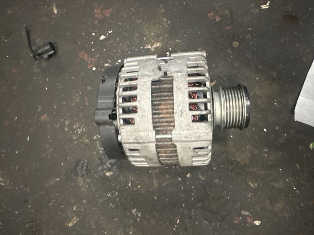 bontott VW PASSAT B7 Generátor