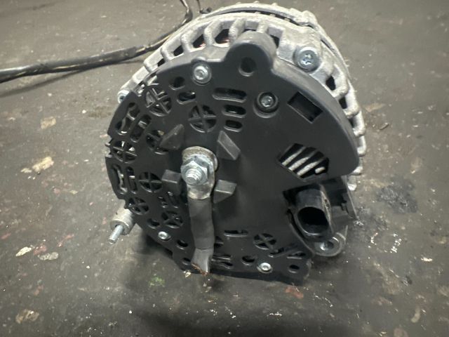bontott VW PASSAT B7 Generátor