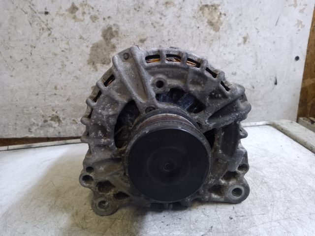 bontott VW PASSAT B7 Generátor