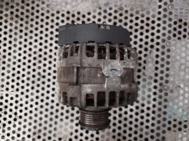 bontott VW PASSAT B7 Generátor