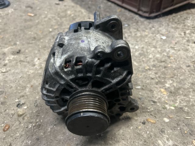 bontott VW PASSAT B7 Generátor