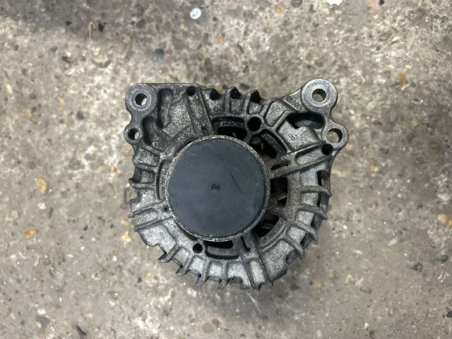 bontott VW PASSAT B7 Generátor