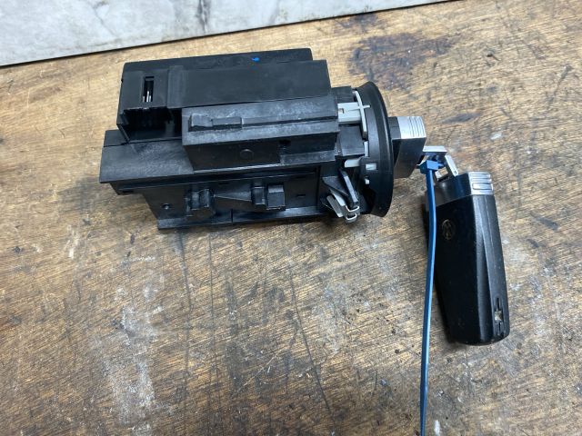 bontott VW PASSAT B7 Gyújtáskapcsoló Házzal