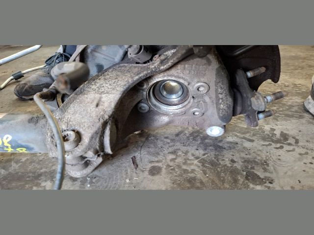 bontott VW PASSAT B7 Jobb első Csonkállvány Kerékaggyal