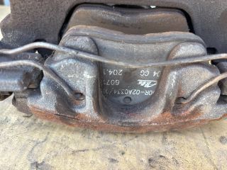 bontott VW PASSAT B7 Jobb első Féknyereg Munkahengerrel