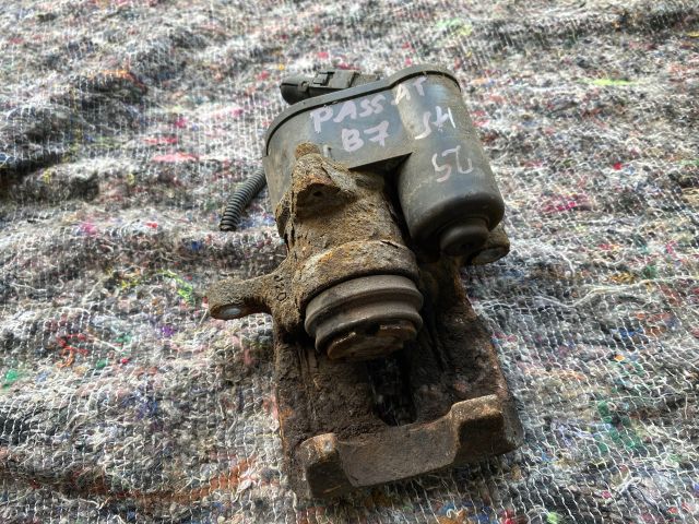 bontott VW PASSAT B7 Jobb hátsó Féknyereg Munkahengerrel