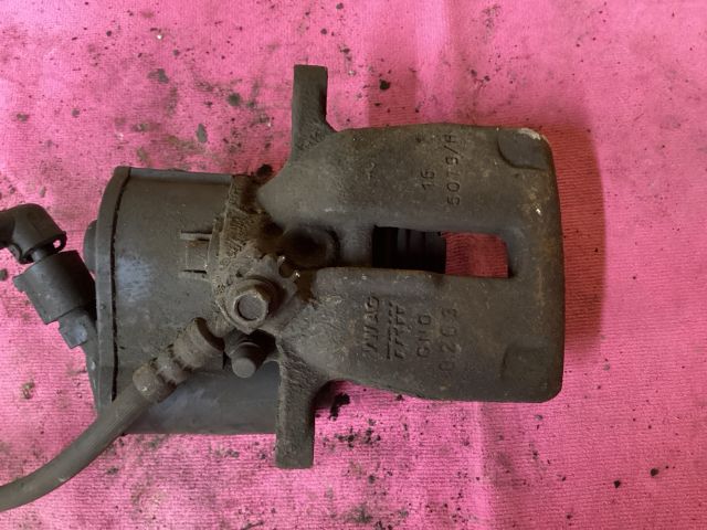 bontott VW PASSAT B7 Jobb hátsó Féknyereg Munkahengerrel