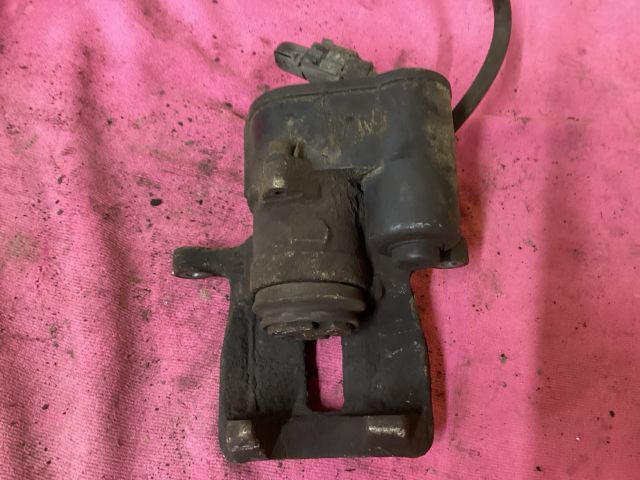 bontott VW PASSAT B7 Jobb hátsó Féknyereg Munkahengerrel