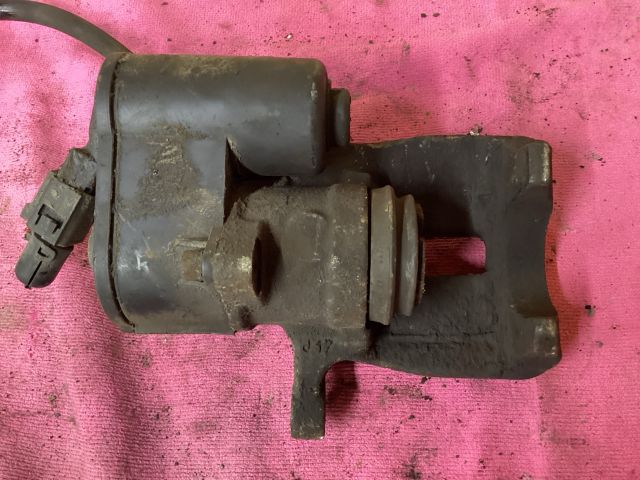 bontott VW PASSAT B7 Jobb hátsó Féknyereg Munkahengerrel