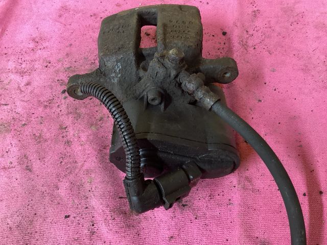 bontott VW PASSAT B7 Jobb hátsó Féknyereg Munkahengerrel