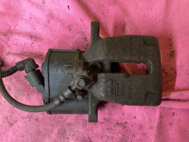 bontott VW PASSAT B7 Jobb hátsó Féknyereg Munkahengerrel