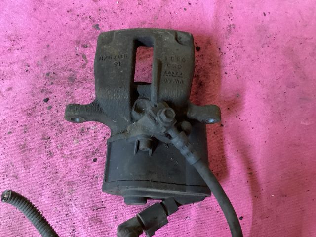 bontott VW PASSAT B7 Jobb hátsó Féknyereg Munkahengerrel