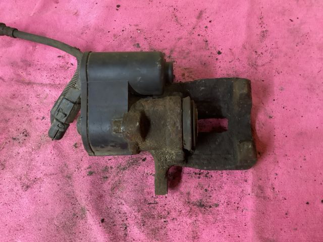 bontott VW PASSAT B7 Jobb hátsó Féknyereg Munkahengerrel