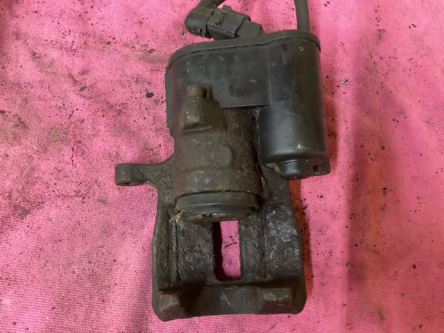 bontott VW PASSAT B7 Jobb hátsó Féknyereg Munkahengerrel