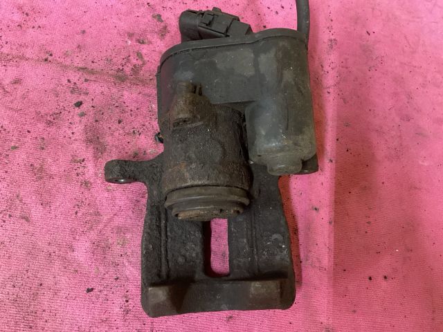 bontott VW PASSAT B7 Jobb hátsó Féknyereg Munkahengerrel