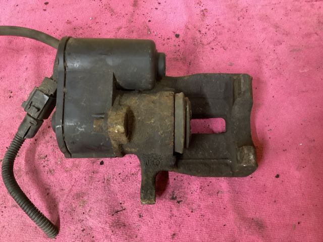 bontott VW PASSAT B7 Jobb hátsó Féknyereg Munkahengerrel