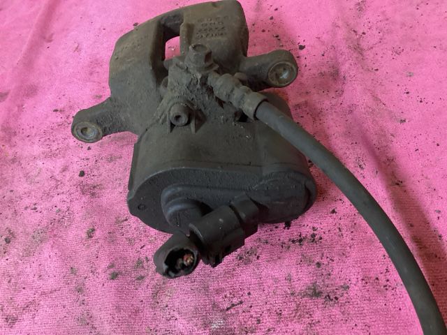 bontott VW PASSAT B7 Jobb hátsó Féknyereg Munkahengerrel