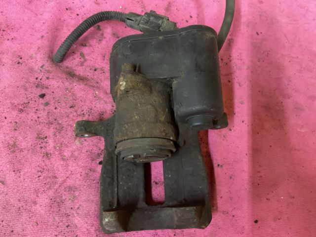 bontott VW PASSAT B7 Jobb hátsó Féknyereg Munkahengerrel