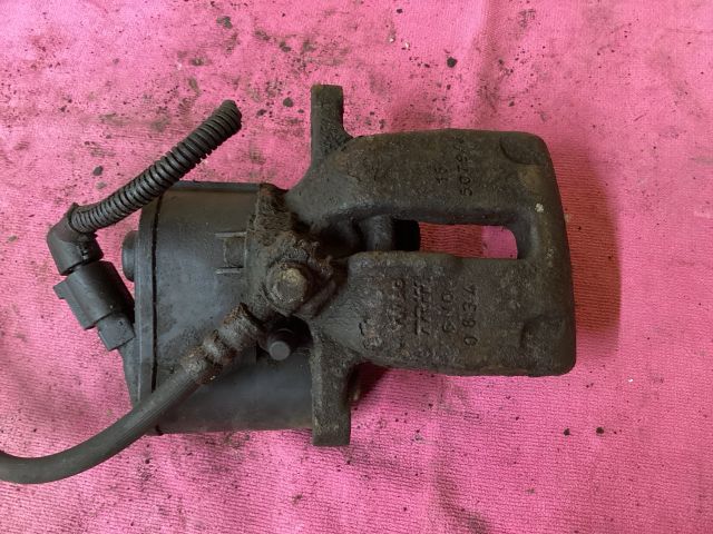 bontott VW PASSAT B7 Jobb hátsó Féknyereg Munkahengerrel