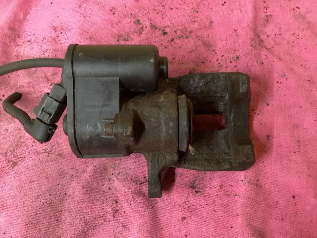 bontott VW PASSAT B7 Jobb hátsó Féknyereg Munkahengerrel